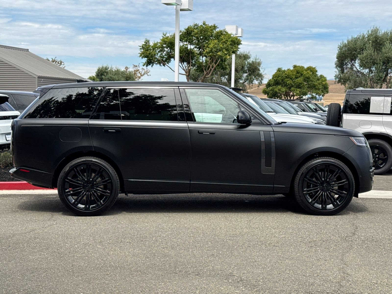 New 2026 Land Rover Range Rover Long Wheelbase SE AWD/4WD image 7