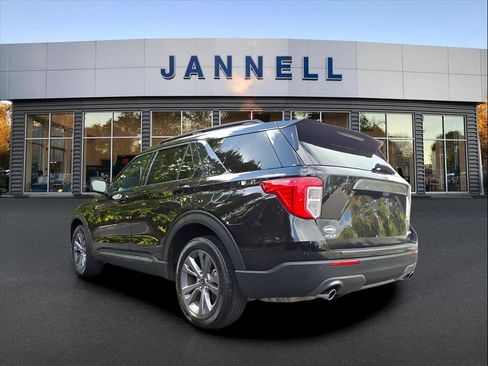 Used 2022 Ford Explorer XLT w/ Equipment Group 202A image 7