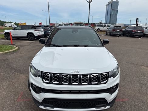 Used 2025 Jeep Compass Limited AWD/4WD image 11