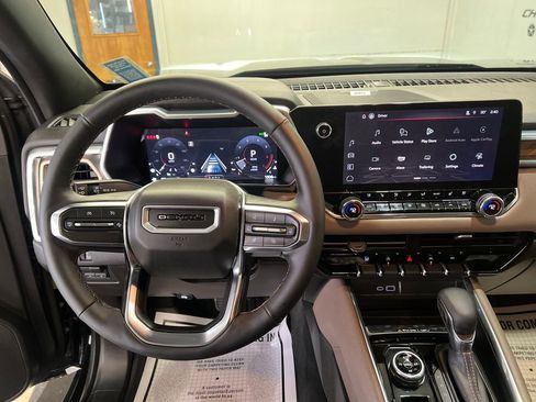 Used 2025 GMC Canyon Denali AWD/4WD image 26