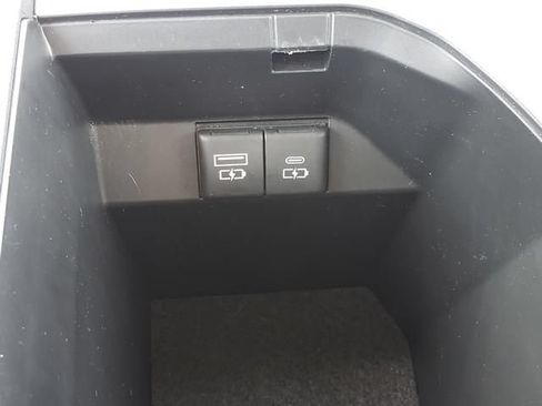 Used 2024 Toyota Camry SE FWD image 22