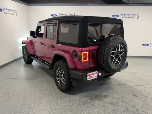 Used 2024 Jeep Wrangler Unlimited Sahara w/ Technology Group AWD/4WD image 29