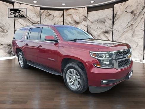 Used 2019 Chevrolet Suburban LT w/ Luxury Package AWD/4WD image 3