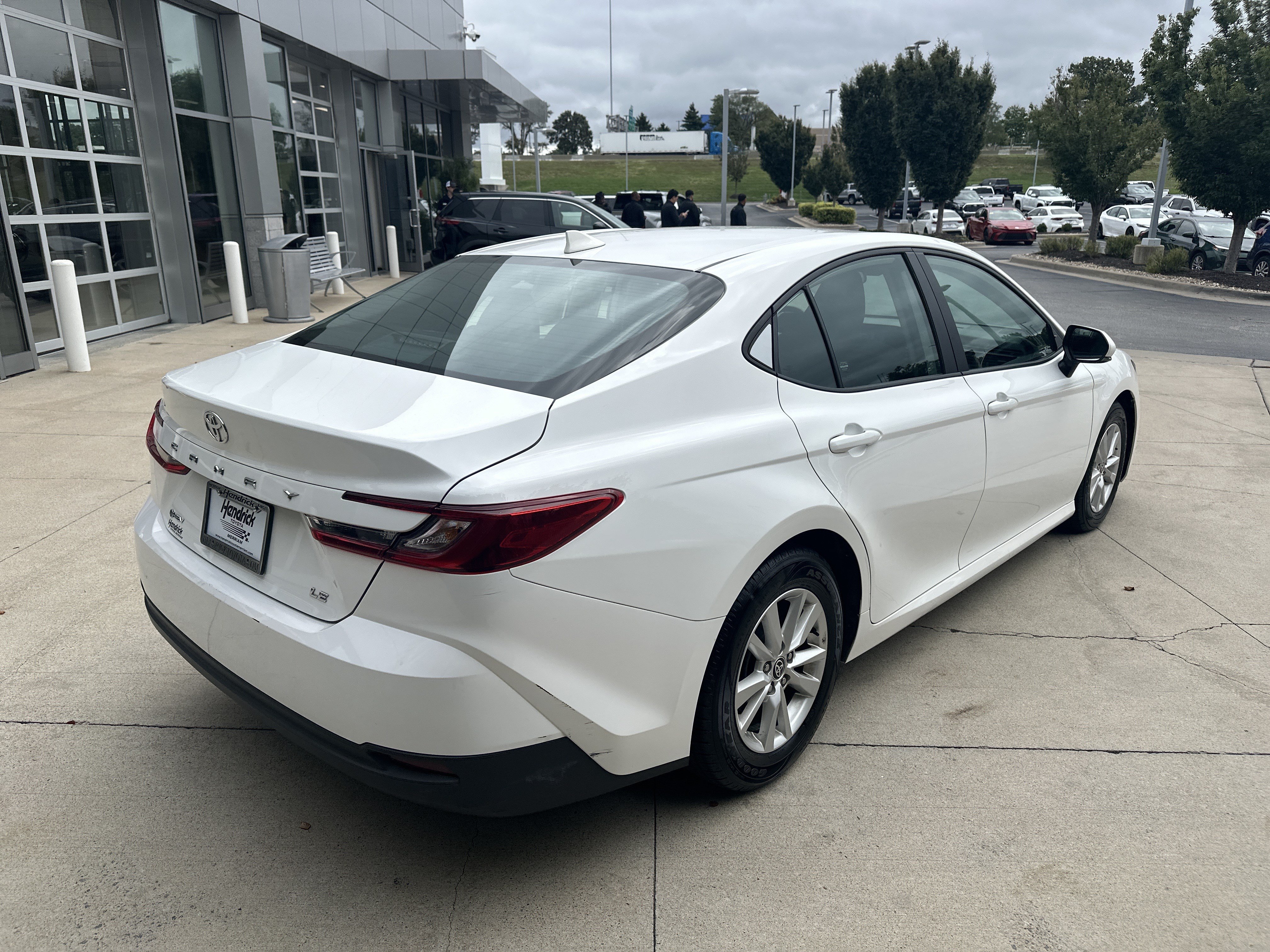 Used 2025 Toyota Camry LE FWD image 6