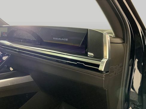 Certified 2025 Cadillac Escalade Premium Luxury w/ LPO, Floor Liner Package RWD image 17