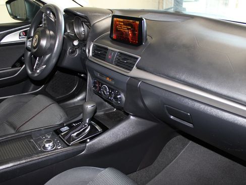 Used 2018 MAZDA MAZDA3 Sport w/ Preferred Equipment Package FWD image 29