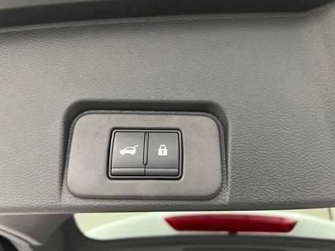 Used 2025 Nissan Rogue SL w/ Tech Package FWD image 36