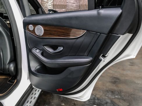 Used 2021 Mercedes-Benz GLC 300 image 33