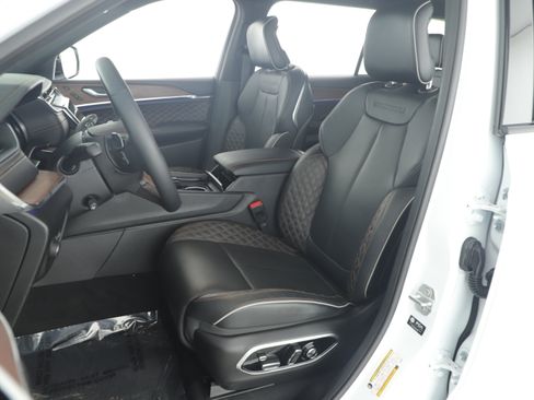 Used 2025 Jeep Grand Cherokee L Summit w/ Obsidian Package image 11