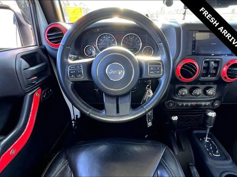Used 2015 Jeep Wrangler Unlimited Sahara w/ Connectivity Group image 8