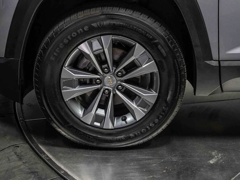 Used 2025 Chevrolet Equinox LT w/ Convenience Package II FWD image 9