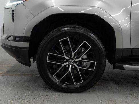 Used 2025 Lexus GX 550 w/ Cold Area Package AWD/4WD image 35