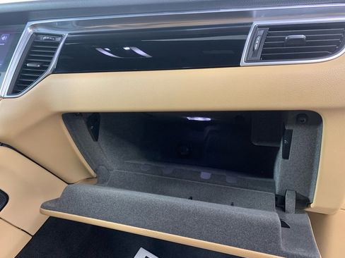 Used 2018 Porsche Macan image 44