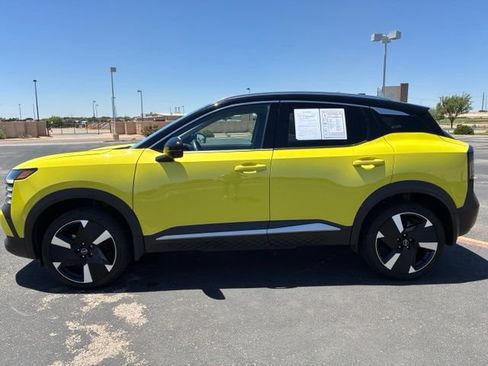 Certified 2025 Nissan Kicks SR FWD image 3
