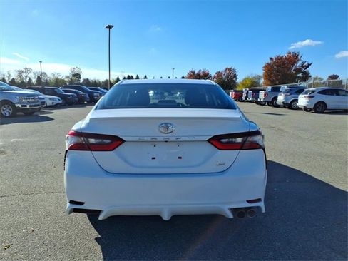 Used 2023 Toyota Camry SE image 7
