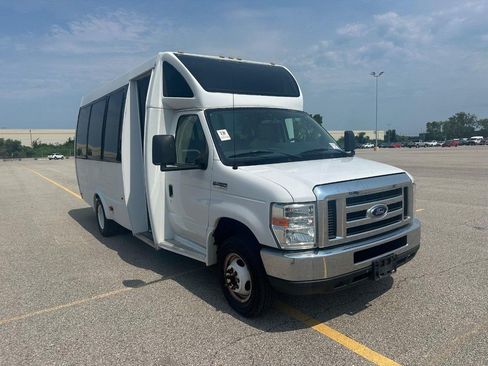 Used 2017 Ford E-450 and Econoline 450 Super Duty w/ Shuttle Bus Prep Package RWD image 25