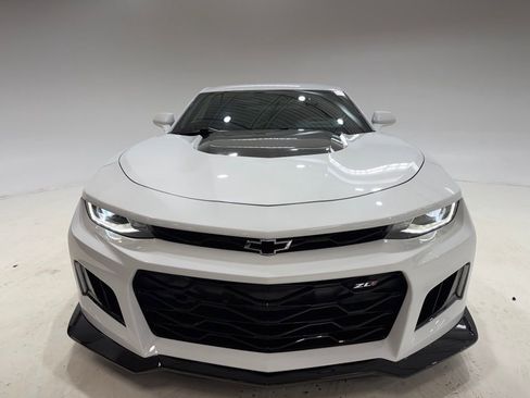 Used 2018 Chevrolet Camaro ZL1 RWD image 4
