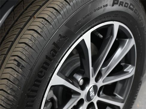 Used 2024 Cadillac XT4 Sport image 30