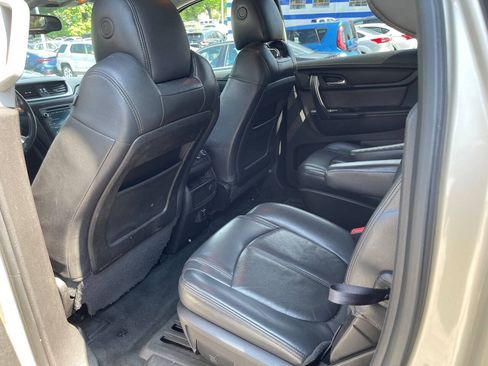 Used 2016 Chevrolet Traverse LT w/ Style and Technology Package FWD image 19