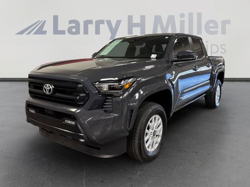 Certified 2025 Toyota Tacoma SR5 AWD/4WD image 1