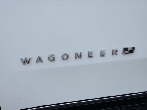 Certified 2024 Jeep Wagoneer Series II w/ Flexible Seating Group RWD image 11