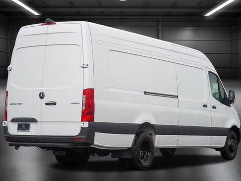 Used 2025 Mercedes-Benz Sprinter 4500 image 10