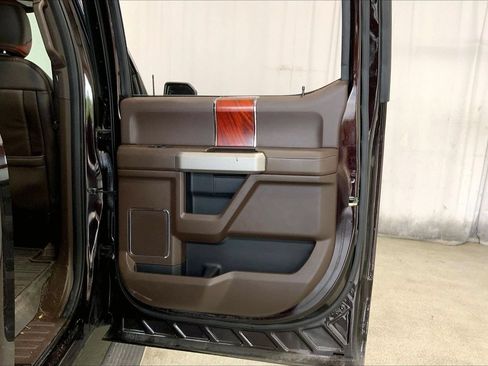 Used 2018 Ford F150 King Ranch w/ Equipment Group 601A Luxury AWD/4WD image 23