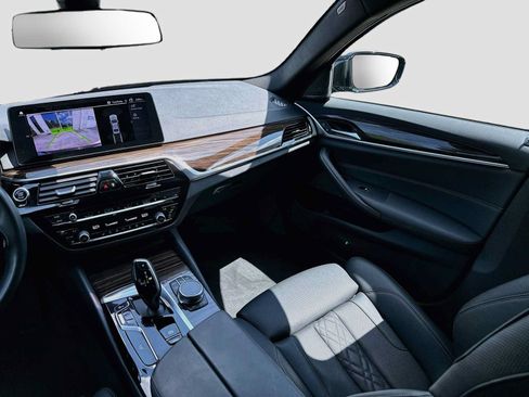 Used 2023 BMW 530i w/ Premium Package RWD image 25