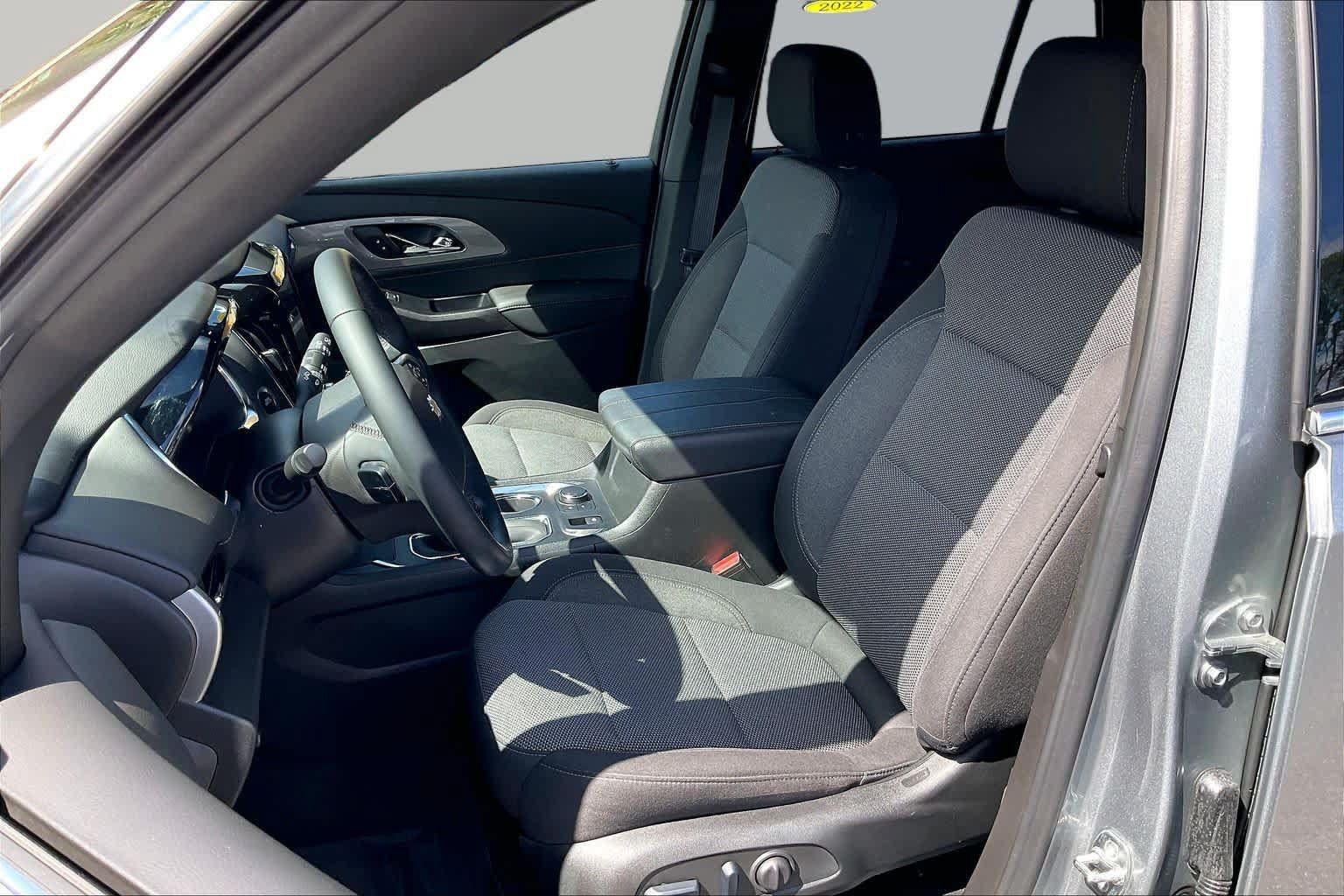 Used 2023 Chevrolet Traverse LT FWD image 24