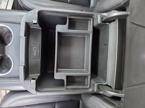 Used 2023 Chevrolet Suburban Z71 image 34