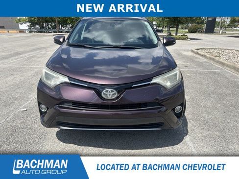 Used 2017 Toyota RAV4 XLE FWD image 3