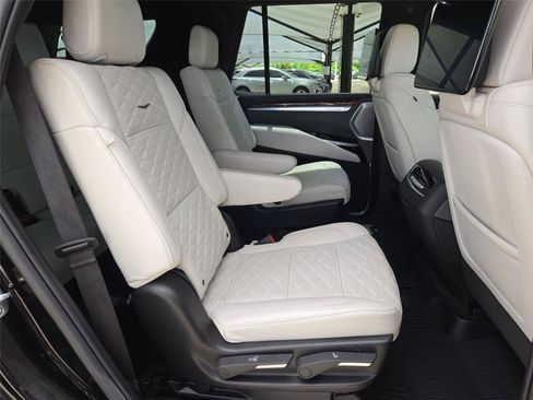 Used 2026 Cadillac Escalade Platinum Sport w/ LPO, Floor Liner Package AWD/4WD image 30