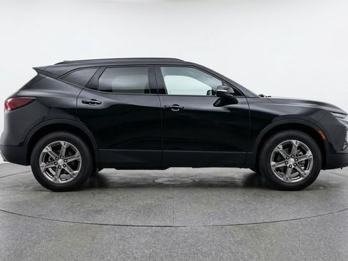Used 2025 Chevrolet Blazer LT FWD image 11