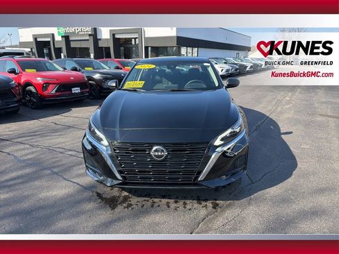 Used 2024 Nissan Altima 2.5 SV image 11