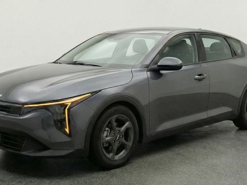 Used 2025 Kia K4 LXS FWD image 3