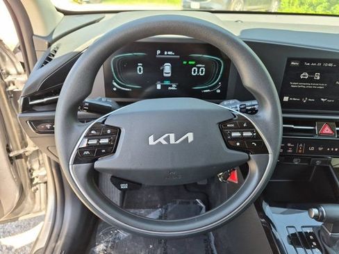 Used 2025 Kia Niro LX FWD image 22