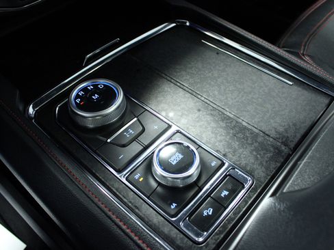 Used 2024 Ford Expedition Limited image 24