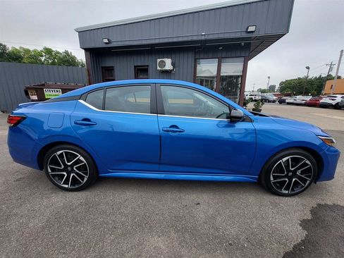 Used 2025 Nissan Sentra SR FWD image 8