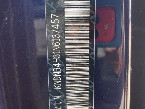 Used 2022 Kia Carnival LX image 31