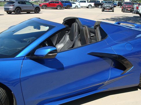 Used 2021 Chevrolet Corvette Stingray Preferred Conv w/ Z51 Performance Package RWD image 10