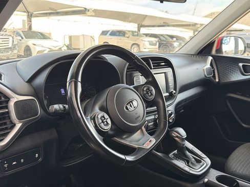 Used 2020 Kia Soul GT-Line FWD image 6