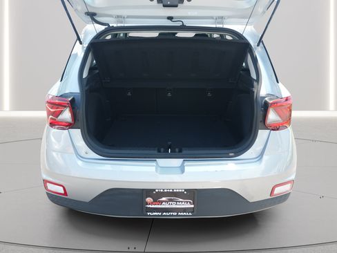 Used 2025 Hyundai Venue SEL FWD image 14