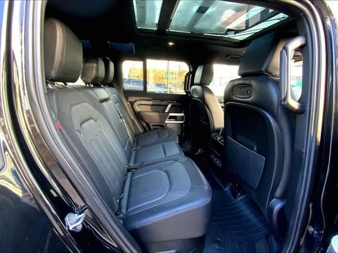 Used 2022 Land Rover Defender 110 X-Dynamic SE image 18