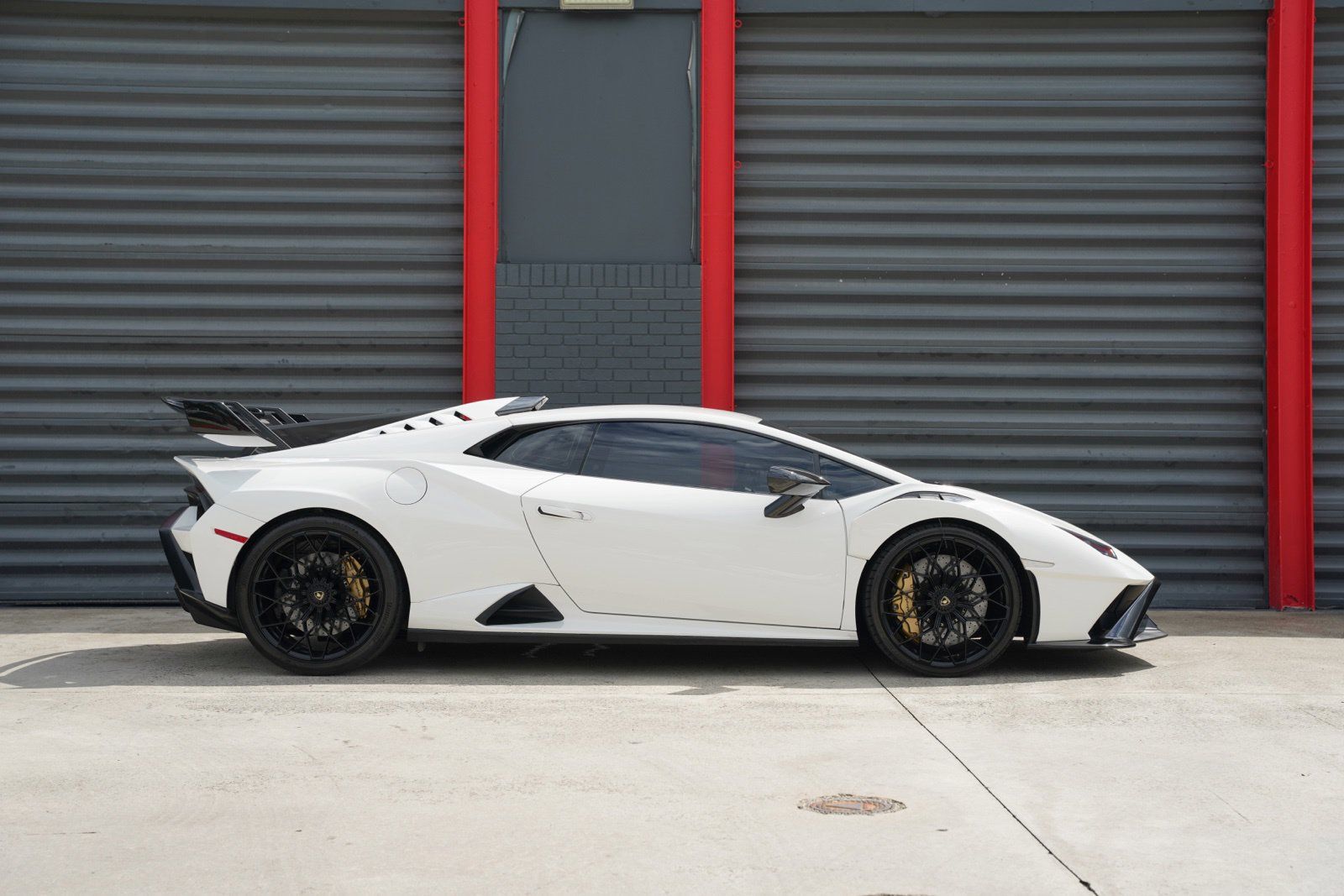 Used 2023 Lamborghini Huracan STO RWD image 14