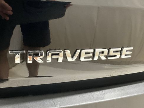 Used 2020 Chevrolet Traverse LT FWD image 31