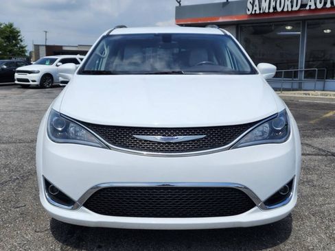 Used 2019 Chrysler Pacifica Touring-L FWD image 6
