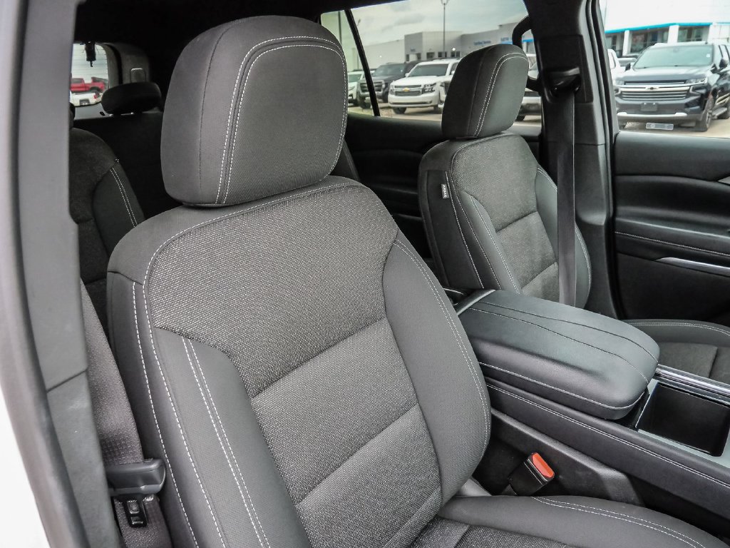 Used 2025 Chevrolet Traverse LT FWD image 17