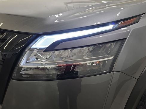 Used 2023 Nissan Pathfinder SL w/ Black Appearance Package AWD/4WD image 29