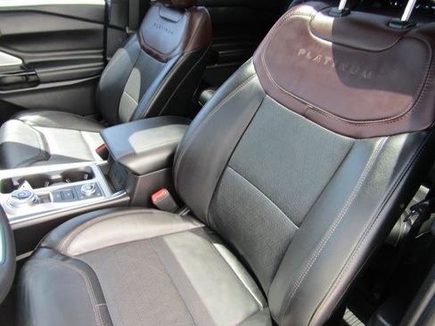 Used 2022 Ford Explorer Platinum w/ Equipment Group 601A AWD/4WD image 23