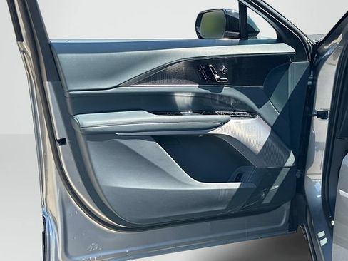 New 2026 Cadillac Lyriq Signature Sport w/ Nappa Leather Package AWD/4WD image 8